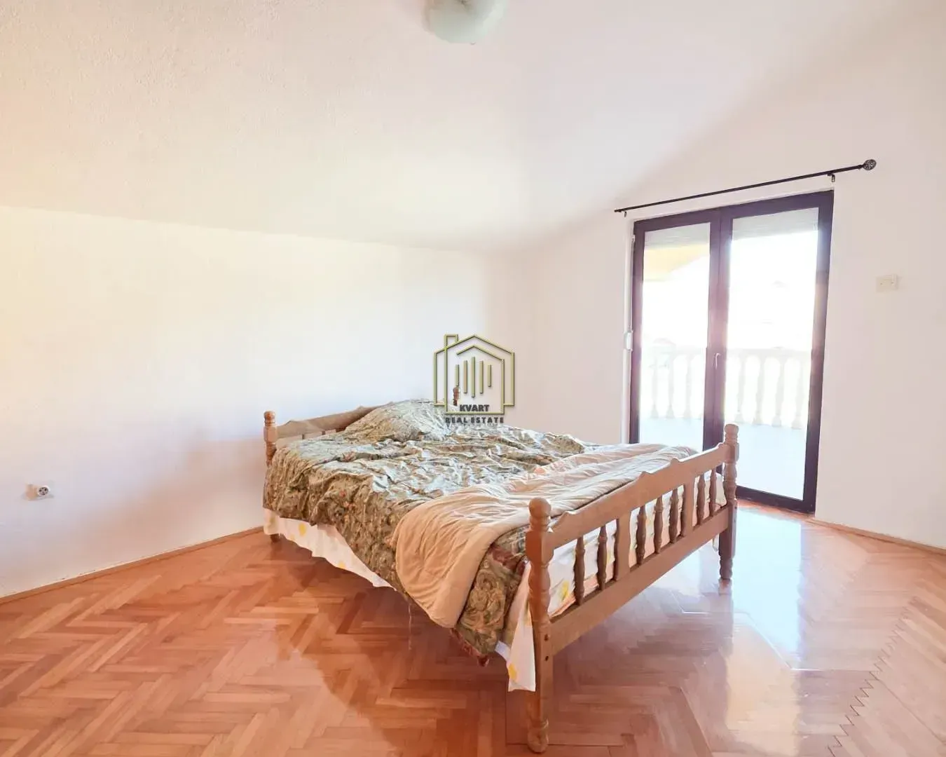 Prodaja, kuća, 350m², Zlatica, Podgorica
