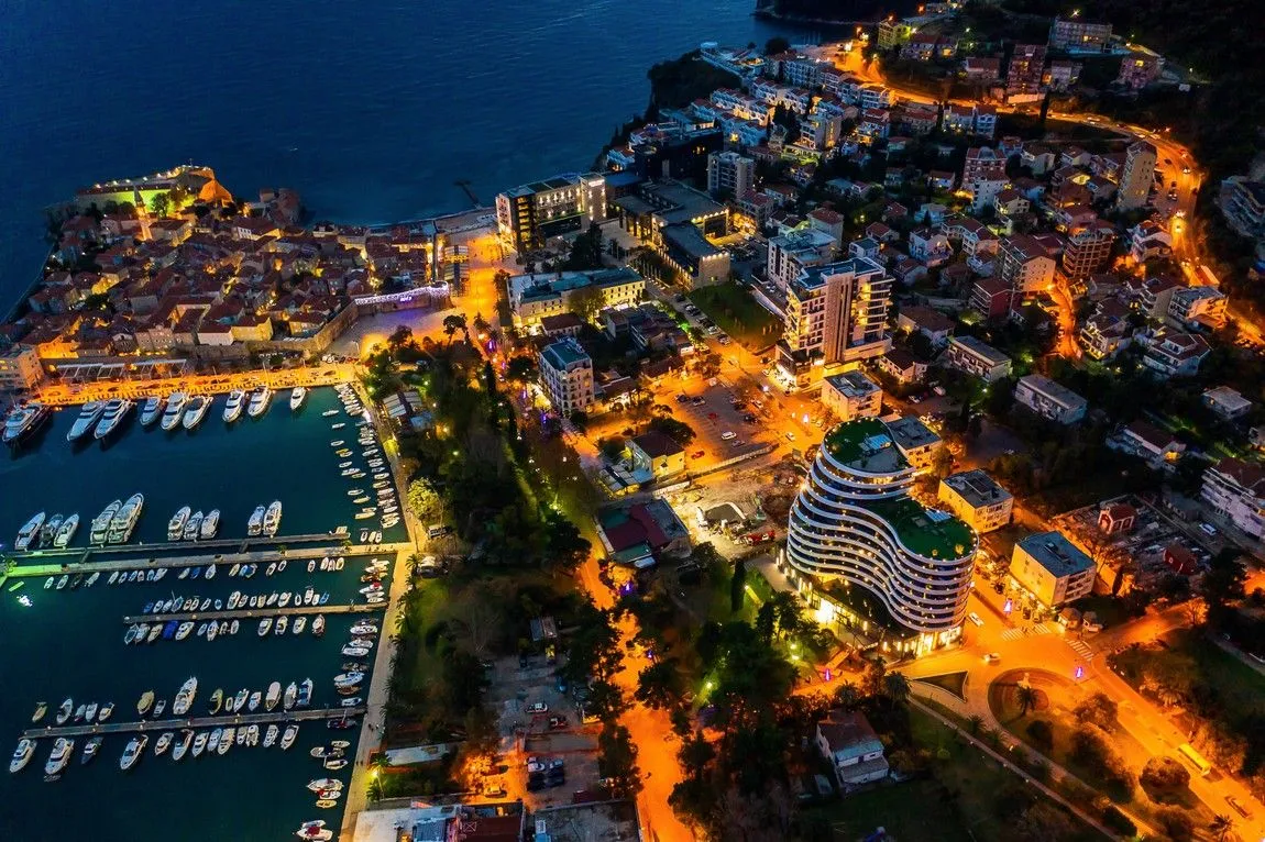 Sale, three bedroom apartment, 137m², Centar, Budva