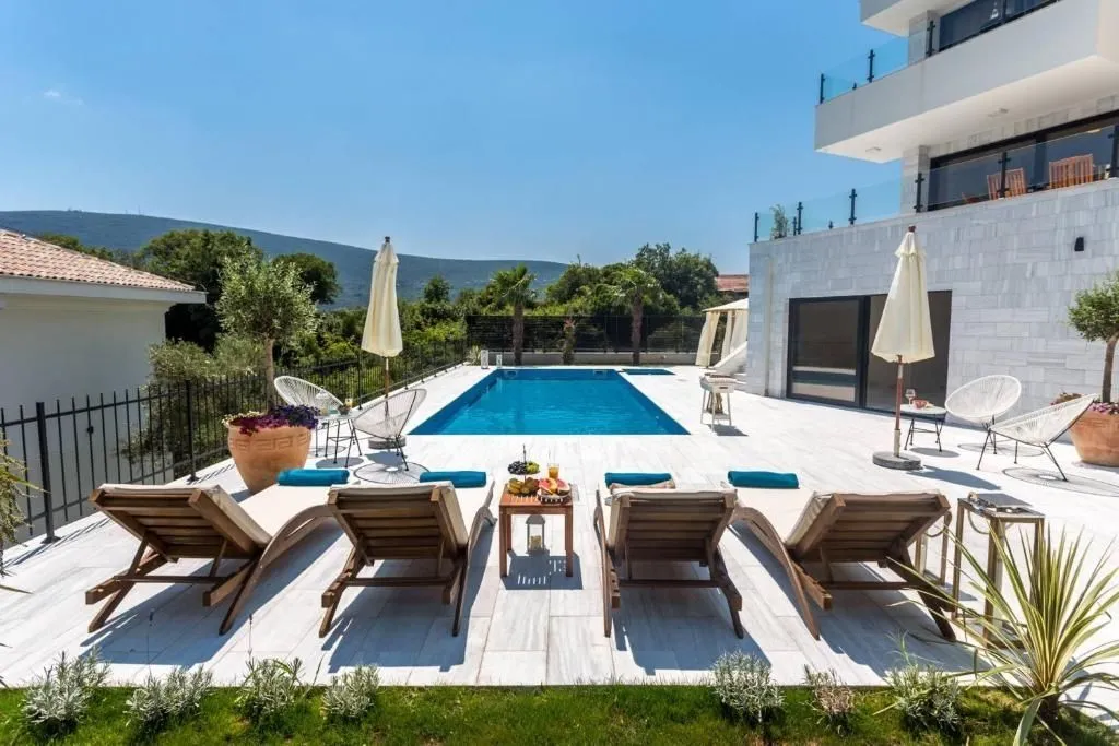 Prodaja, kuća, 490m², Đenovići, Herceg Novi