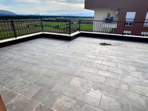 Izdavanje, trosoban stan, 70m², Stari Aerodrom, Podgorica - image 14