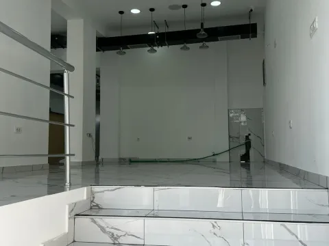 Izdavanje, poslovni prostor, 96m², Stari Aerodrom, Podgorica - image 2