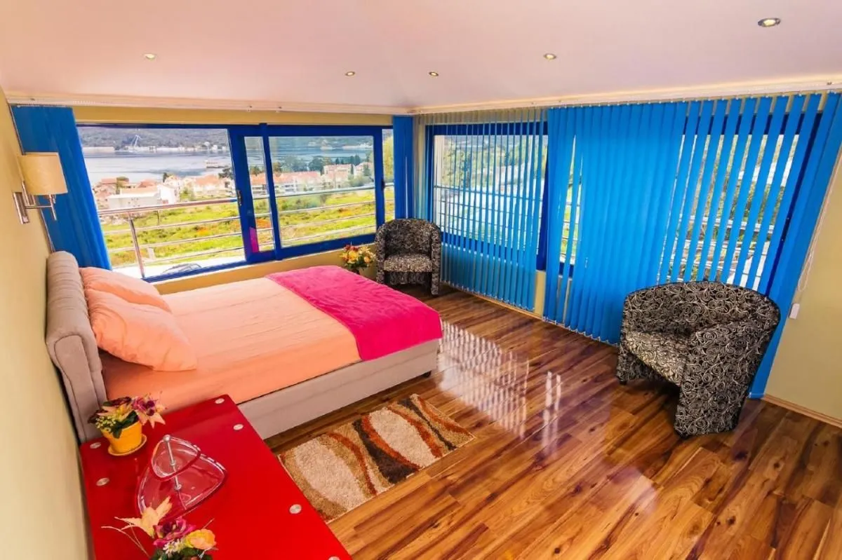 Prodaja, kuća, 280m², Đenovići, Herceg Novi