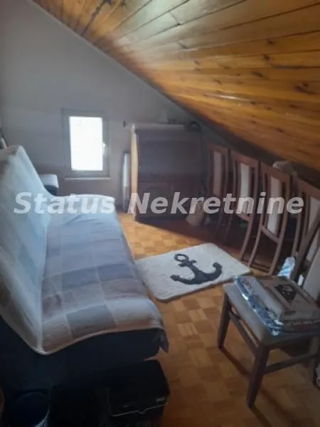 Prodaja, kuća, 250m², Futog, Novi Sad Sve Podlokacije