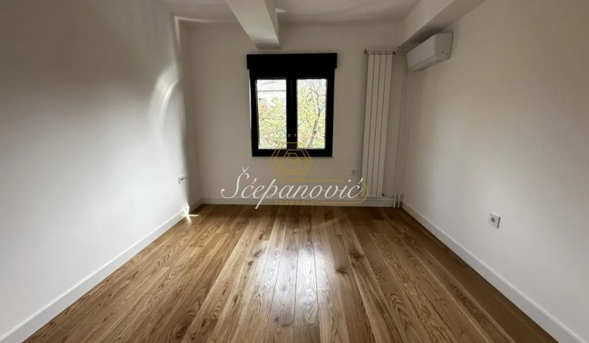 Prodaja, četvorosoban stan, 110m², Centar, Novi Sad