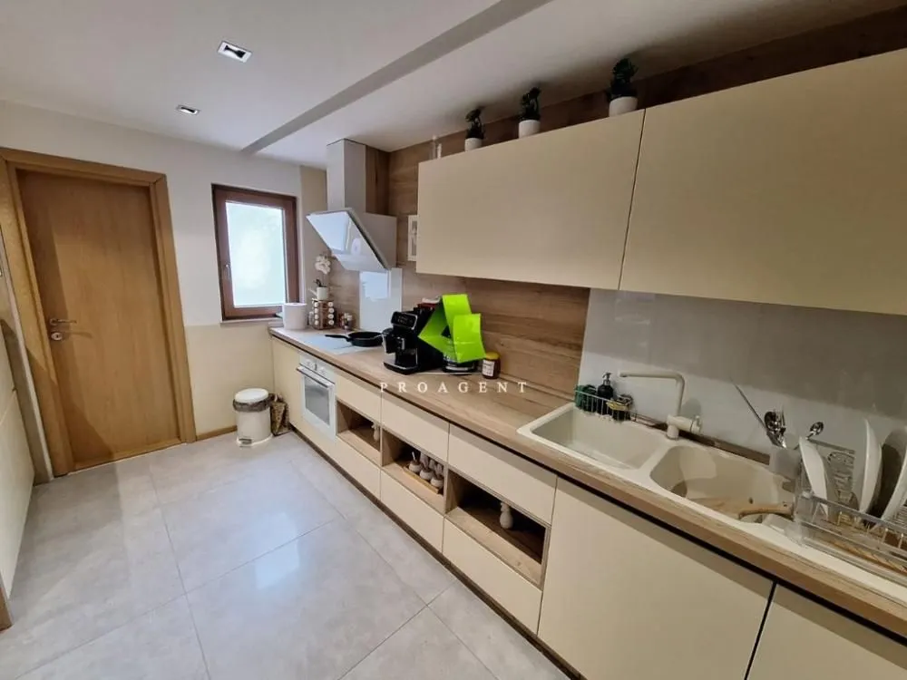 Prodaja, četvorosoban stan, 116m², Medijana, Niš