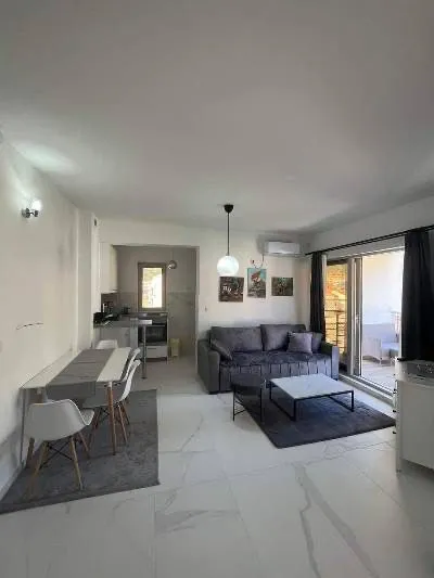 Izdavanje, dvosoban stan, 65m², Bulevar, Budva