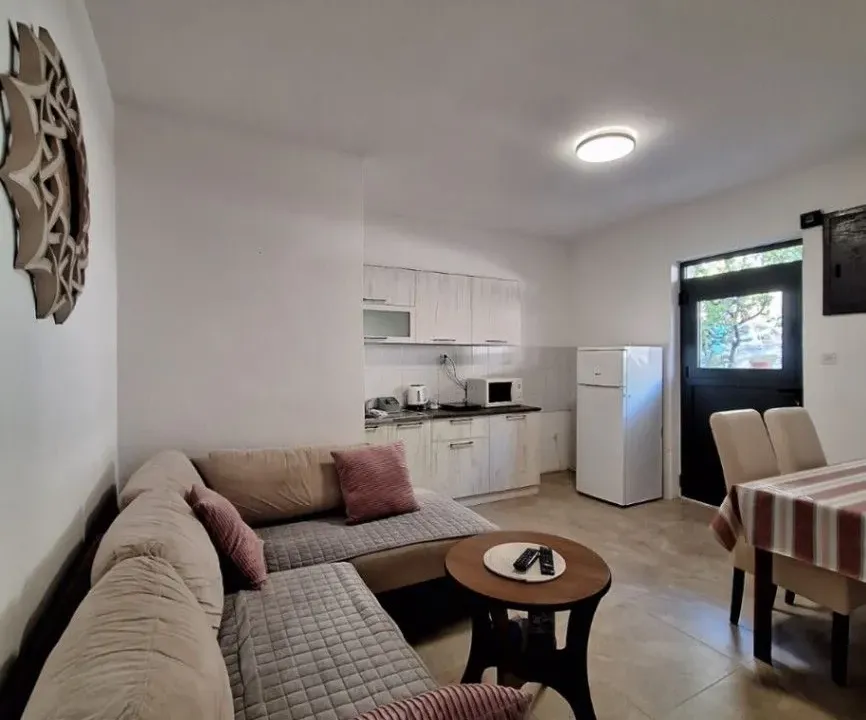 Rent, two bedroom apartment, 90m², Dobrota, Kotor