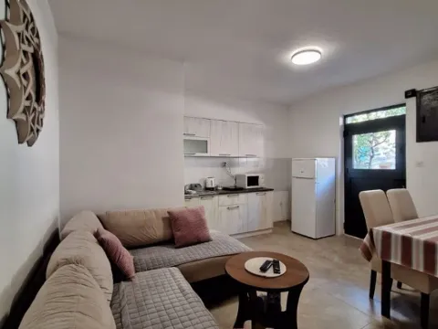 Rent, two bedroom apartment, 90m², Dobrota, Kotor