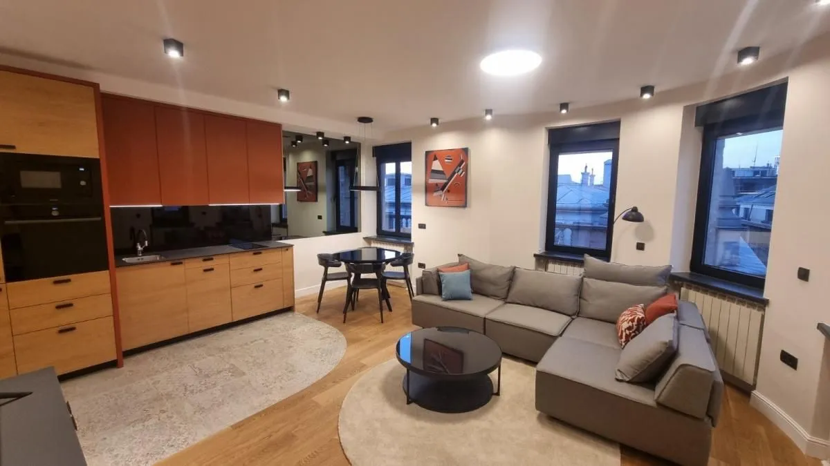 Izdavanje, trosoban stan, 60m², Stari Grad, Beograd