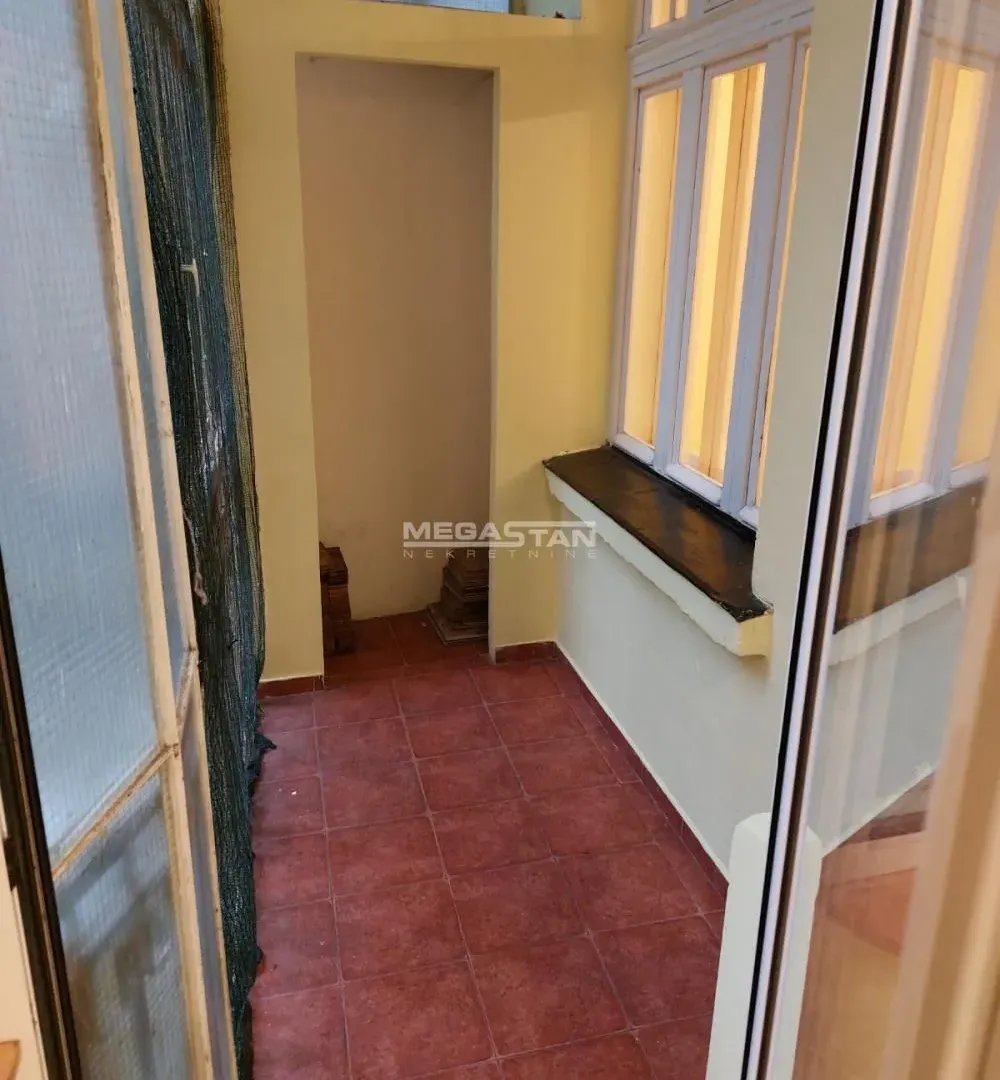 Rent, three bedroom apartment, 70m², Stari Grad, Beograd