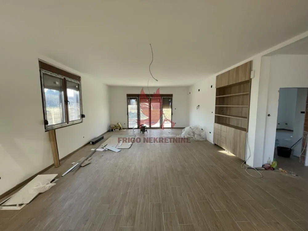 Prodaja, kuća, 280m², Dedinje (Mladenovac), Mladenovac