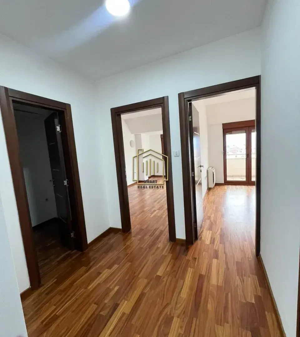 Prodaja, četvorosoban stan, 220m², Preko Morače, Podgorica