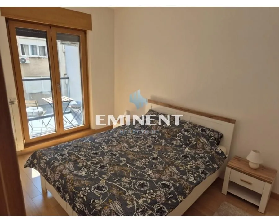 Izdavanje, dvosoban stan, 50m², Južni Bulevar, Vračar Sve Podlokacije