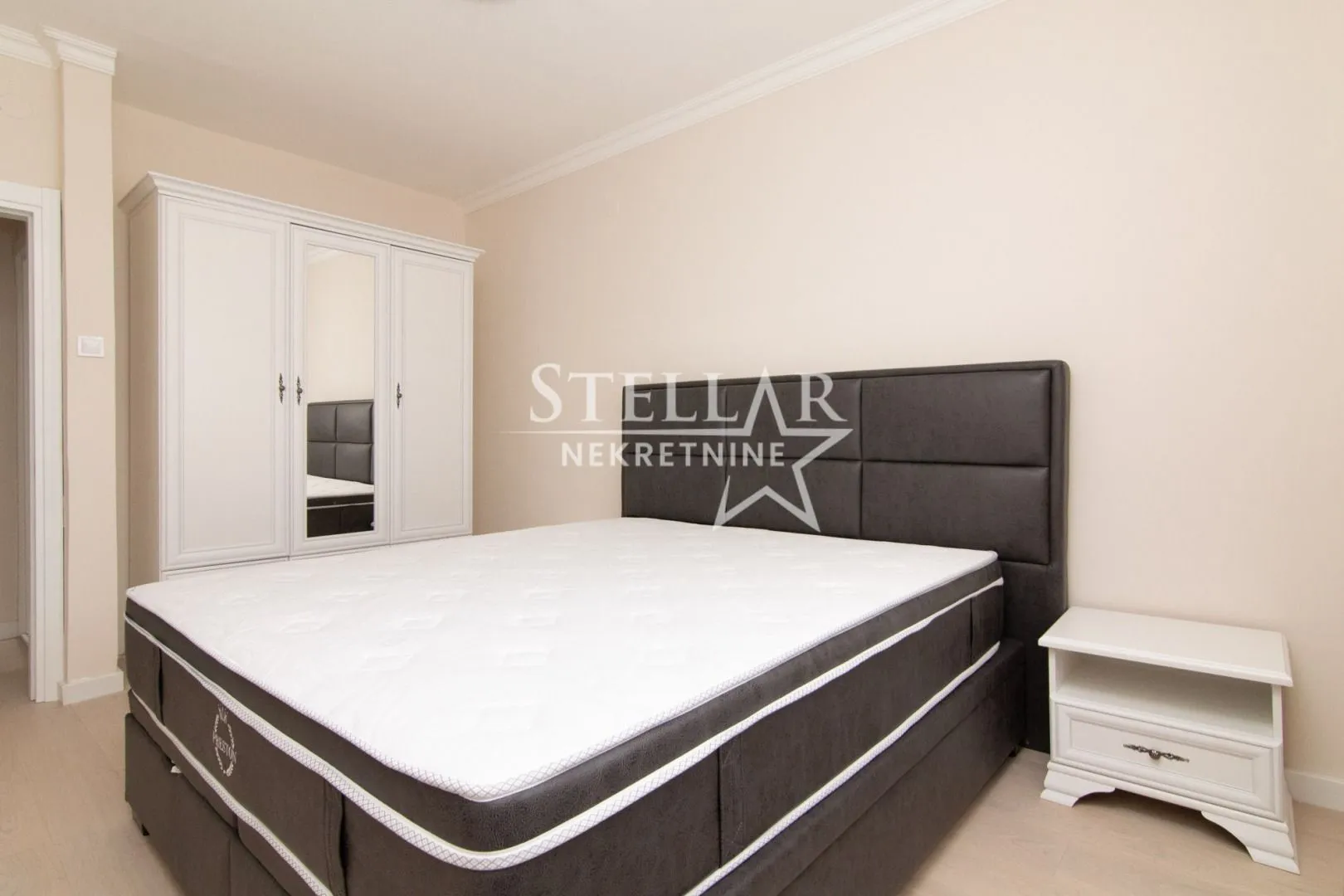 Izdavanje, trosoban stan, 90m², Momišići, Podgorica