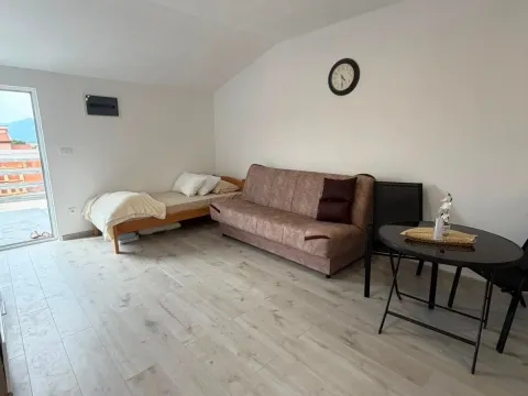 Izdavanje, garsonjera, 36m², Radanovići, Kotor - image 2