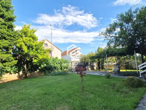 Rent, four bedroom apartment, 250m², Stari Aerodrom, Podgorica - image 2