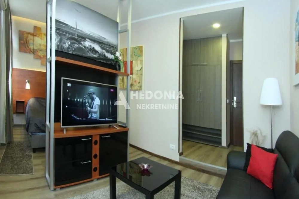 Sale, three bedroom apartment, 90m², Stari Grad, Beograd