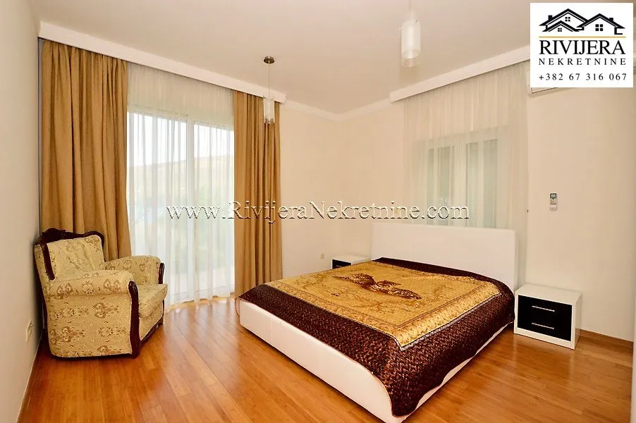 Prodaja, četvorosoban stan, 107m², Đenovići, Herceg Novi