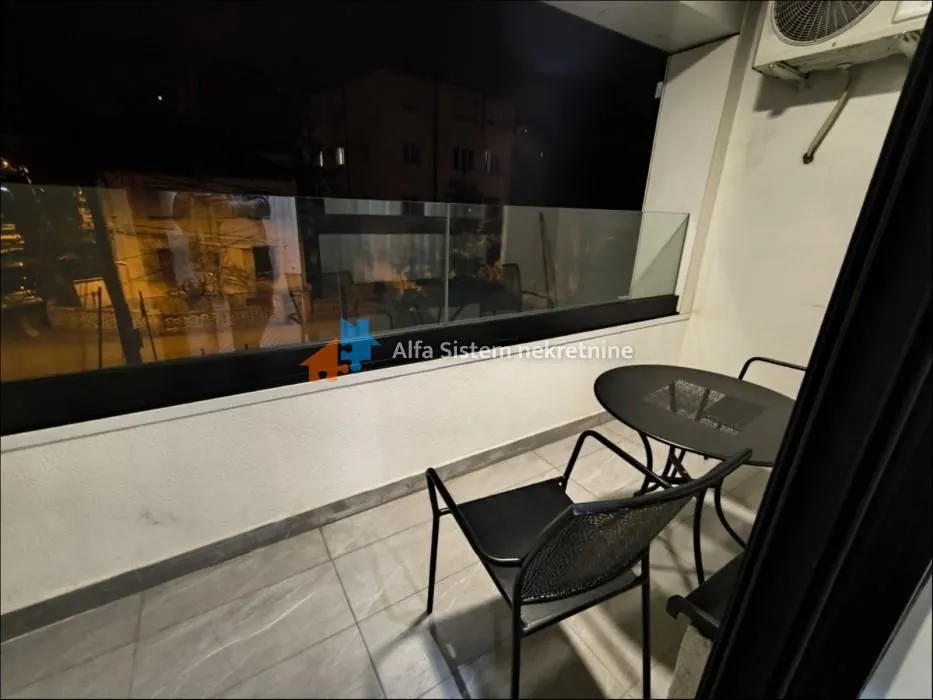 Izdavanje, trosoban stan, 60m², Južni Bulevar, Vračar Sve Podlokacije