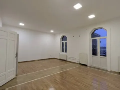 Izdavanje, četvorosoban stan, 80m², Stari Grad, Beograd - image 1