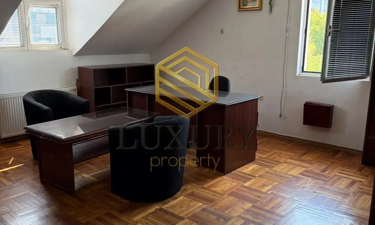 Izdavanje, poslovni prostor, 130m², Centar, Podgorica