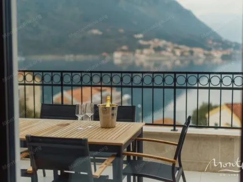 Sale, three bedroom apartment, 204m², Dobrota, Kotor - image 26