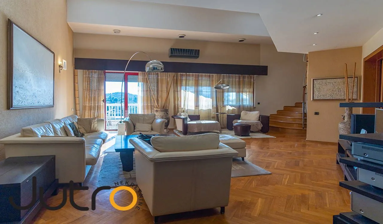 Prodaja, četvorosoban stan, 281m², Preko Morače, Podgorica