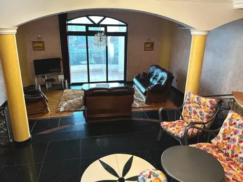 Prodaja, kuća, 422m², Petrovac, Budva - image 4