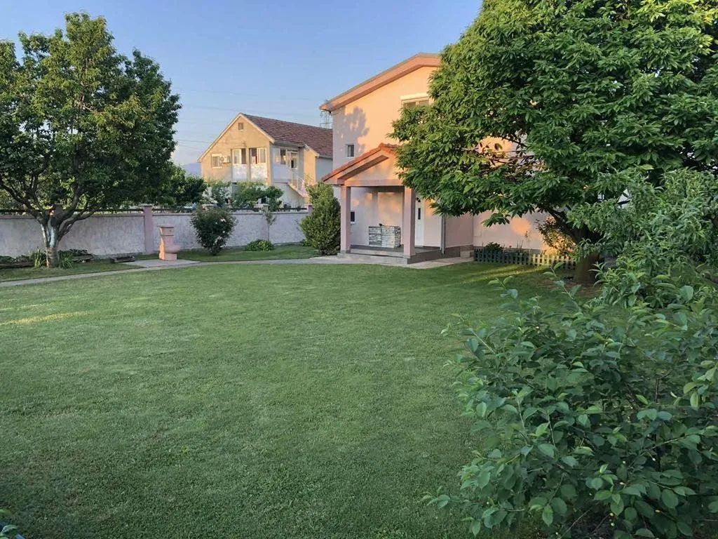 Rent, house, 300m², Donji Kokoti, Podgorica