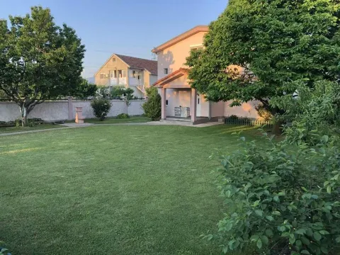 Rent, house, 300m², Donji Kokoti, Podgorica - image 17