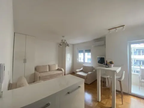 Izdavanje, garsonjera, 32m², Maslinjak, Budva - image 10
