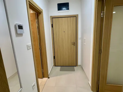 Izdavanje, jednosoban stan, 47m², City Kvart, Podgorica - image 6