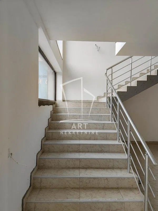 Rent, office space, 1200m², Mladenovac (mesto), Mladenovac