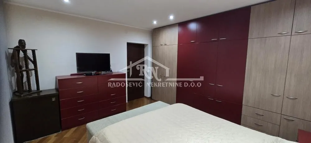 Prodaja, stan, 199m², Petlovo Brdo, Beograd