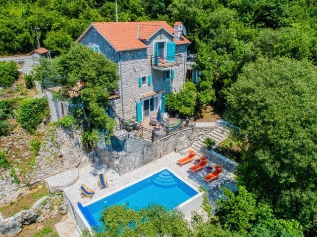 Rent, house, 200m², Đuraševići, Tivat