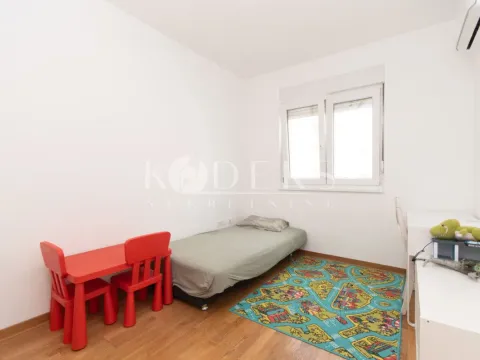 Izdavanje, dvosoban stan, 64m², City Kej, Podgorica - image 9