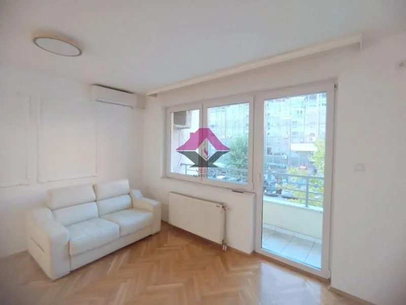 Izdavanje, trosoban stan, 70m², Bulevar Oslobodjenja, Novi Sad Sve Podlokacije