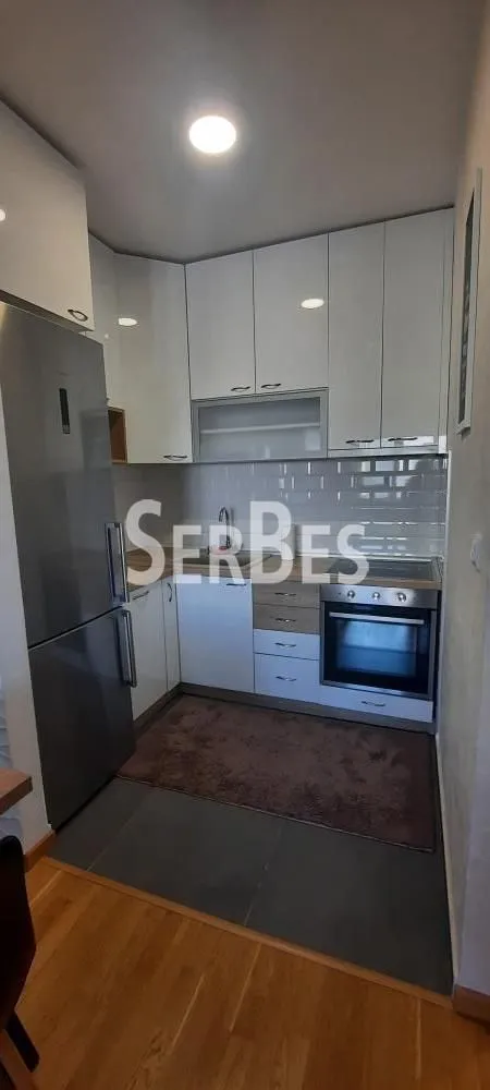 Izdavanje, jednosoban stan, 42m², Adamovićevo Naselje, Novi Sad Sve Podlokacije