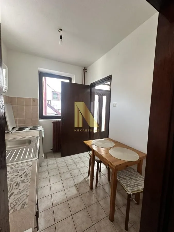 Izdavanje, jednosoban stan, 32m², Centar, Novi Sad