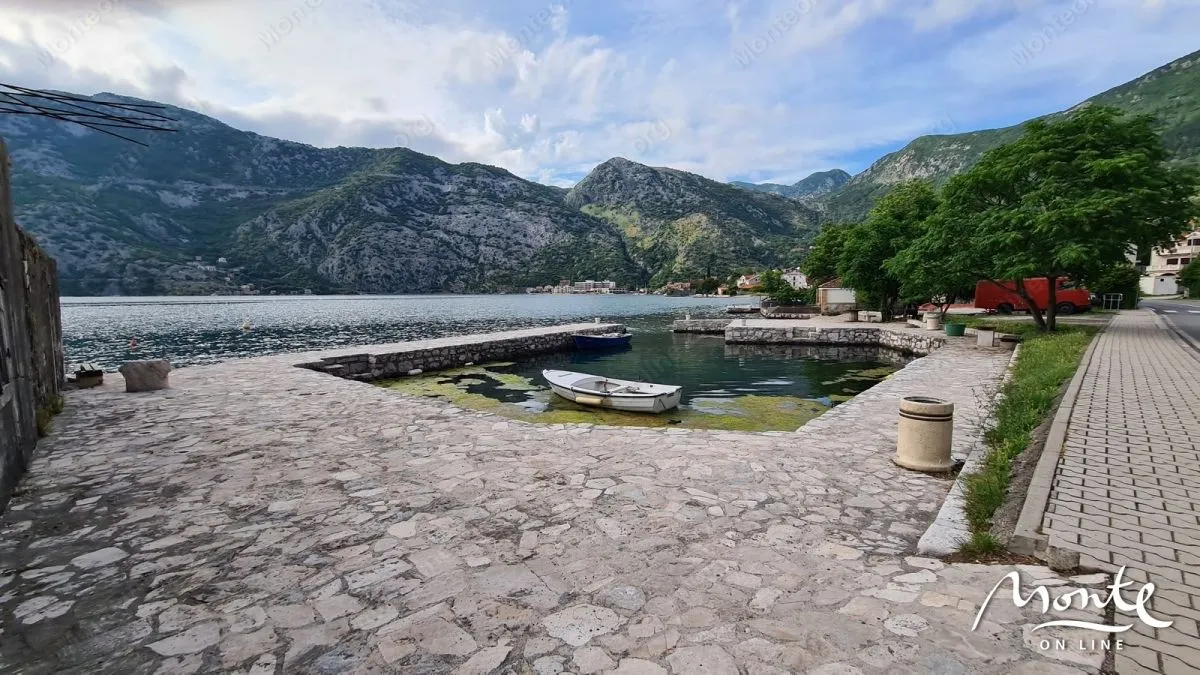 Prodaja, plac, 1800m², Risan, Kotor