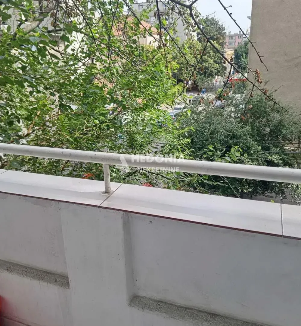 Izdavanje, jednosoban stan, 32m², Vukov Spomenik, Zvezdara Sve Podlokacije