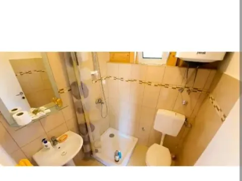 Izdavanje, kuća, 27m², Kolomza, Ulcinj - image 4