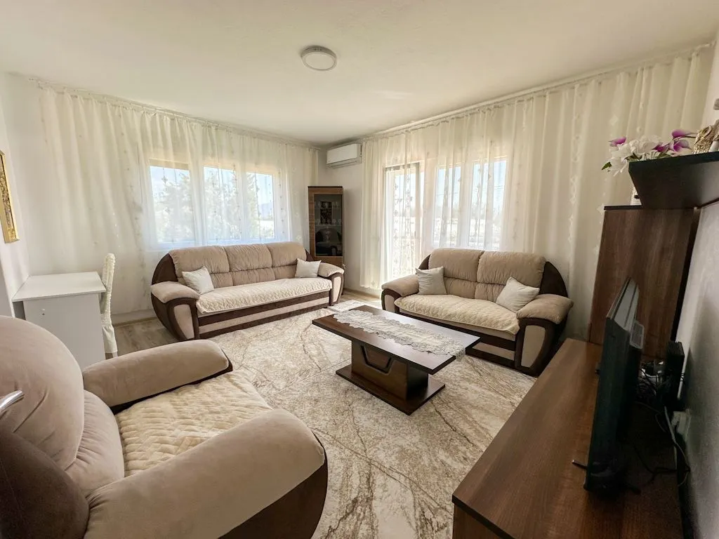 Rent, house, 104m², Tološi, Podgorica