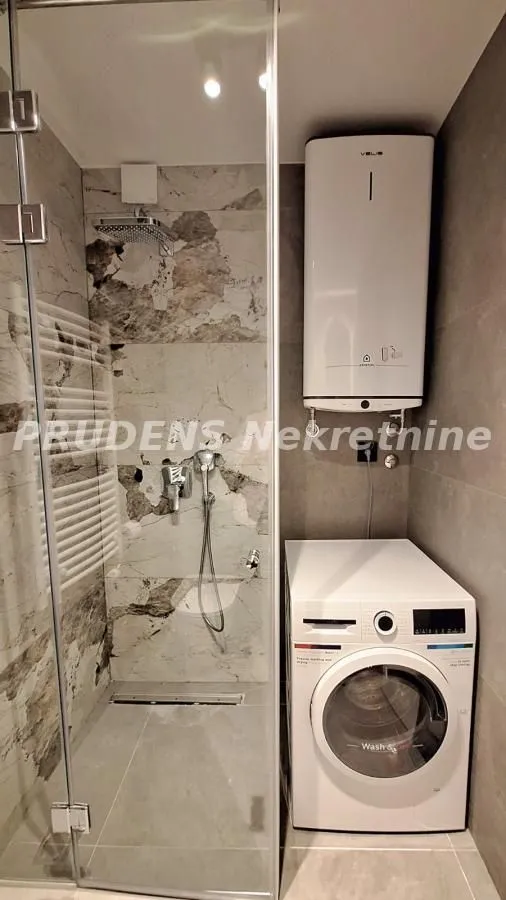 Izdavanje, dvosoban stan, 62m², Vračar Sve Podlokacije, Beograd