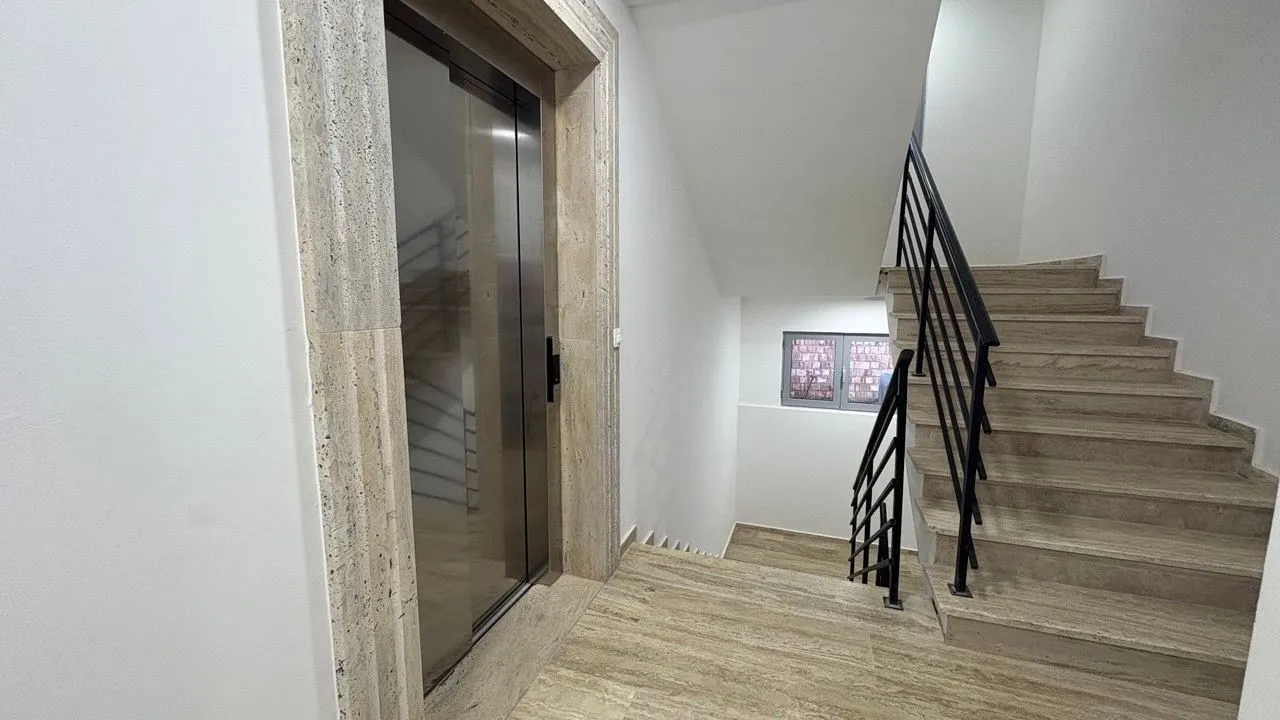 Prodaja, jednosoban stan, 76m², Tivat, Crna Gora