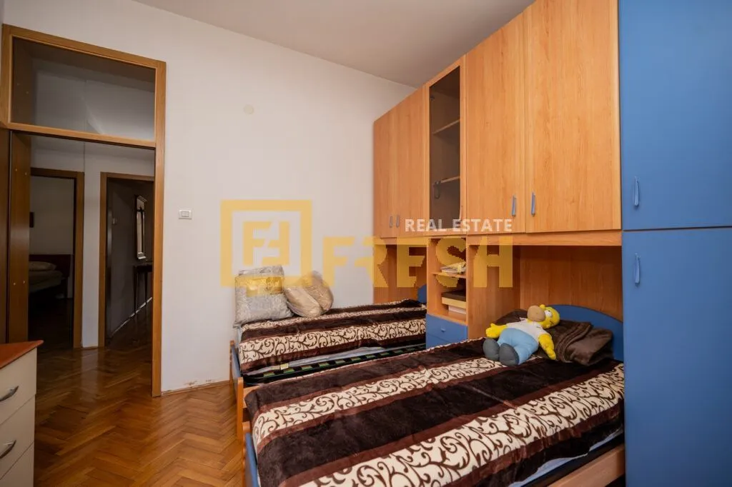Izdavanje, trosoban stan, 140m², Gorica C, Podgorica