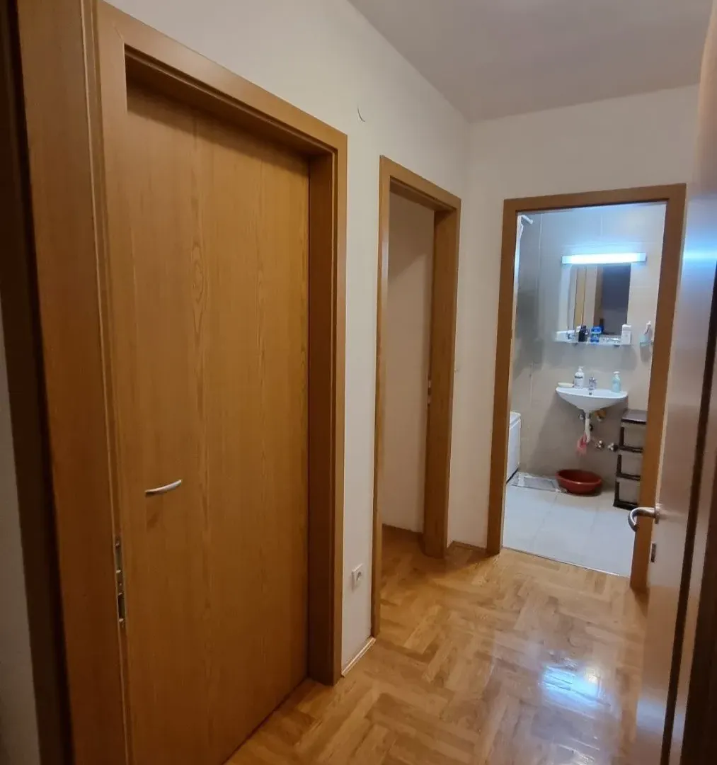 Prodaja, dvosoban stan, 76m², Centar, Bar