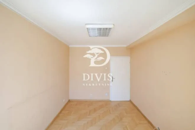 Prodaja, trosoban stan, 60m², Savski Trg, Beograd