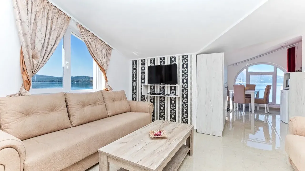 Izdavanje, jednosoban stan, 65m², Centar, Tivat