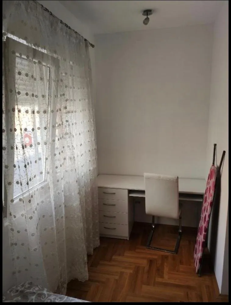 Izdavanje, trosoban stan, 96m², Stari Aerodrom, Podgorica